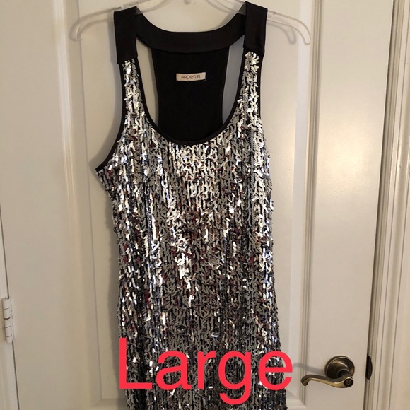 Sequin Cocktail Dresses - Picture 3 of 4